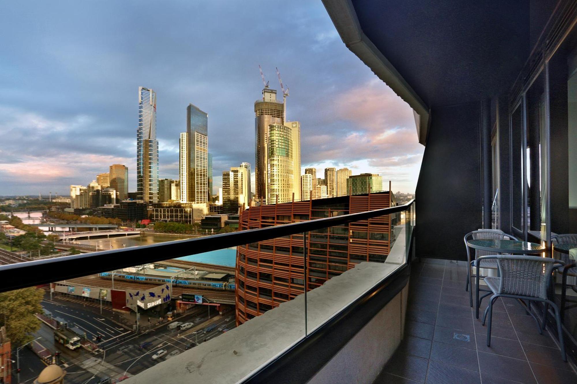 Aura On Flinders Serviced Apartments Melbourne Eksteriør bilde